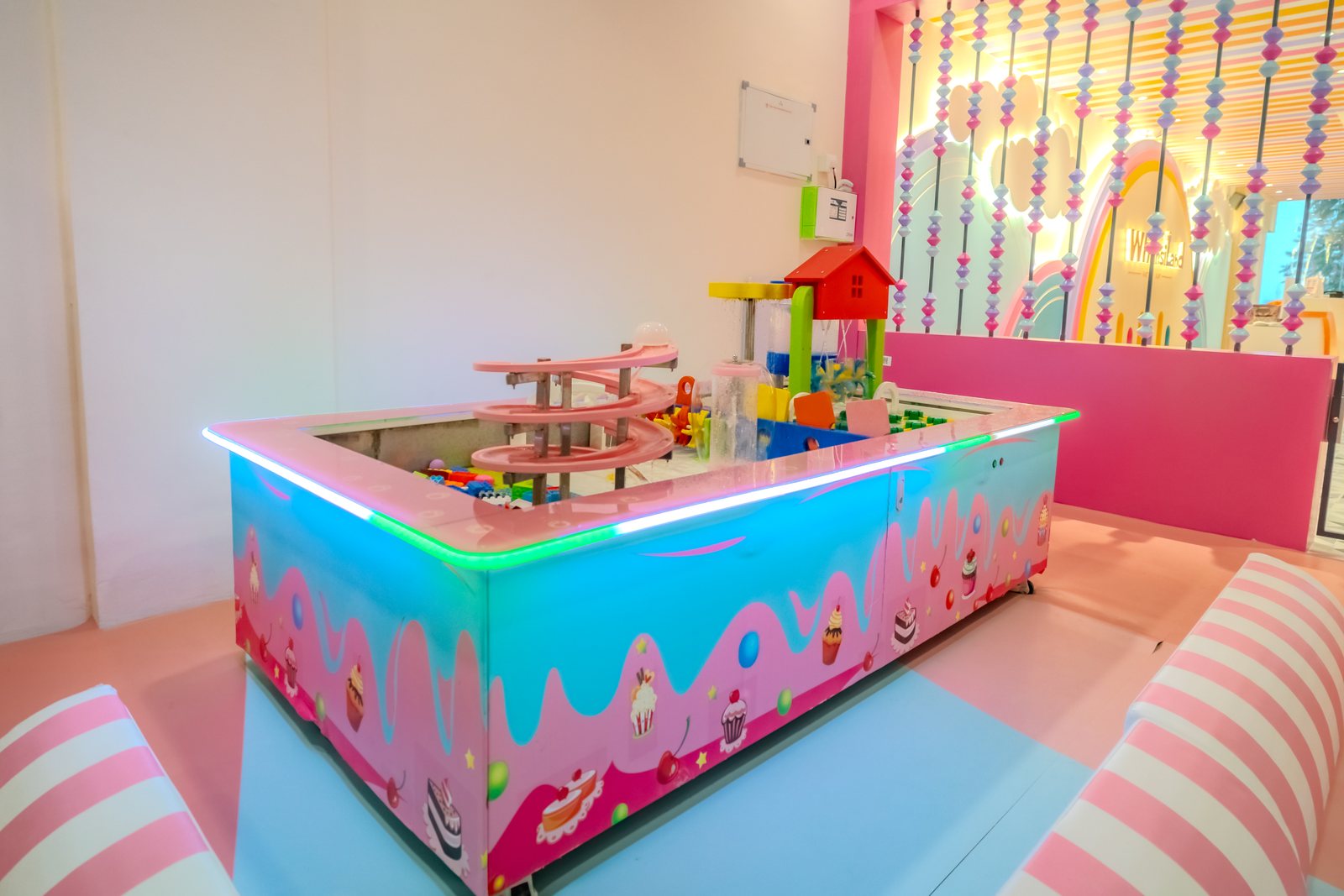The lit-up water play table with spiral chutes, water wheel and floating toys